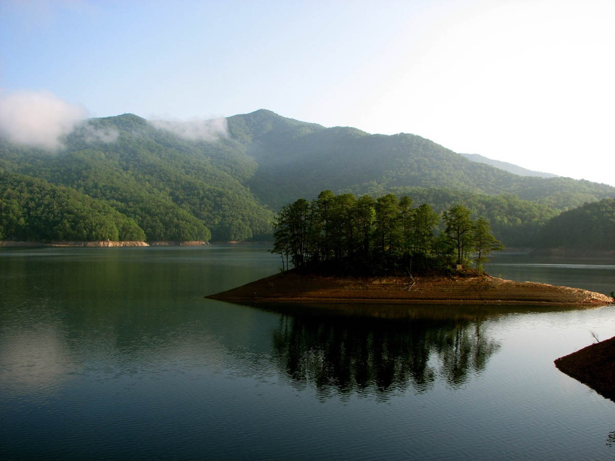 Beyond the Trails: Why Fontana Lake is the Heartbeat of the Great Smoky Mountains