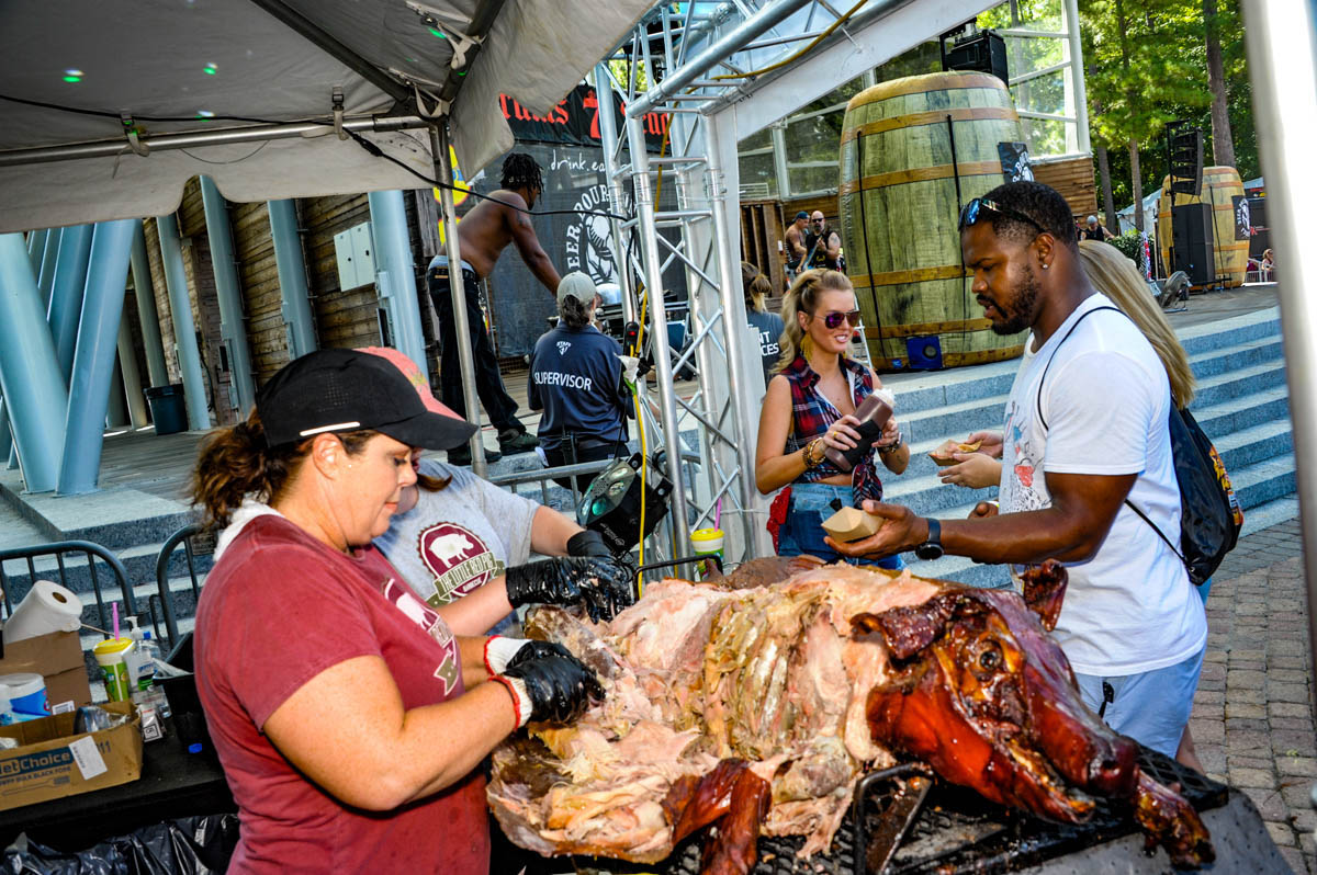 The Unbelievable “Shrine of Swine” That Has BBQ Lovers Rushing to This Festival!