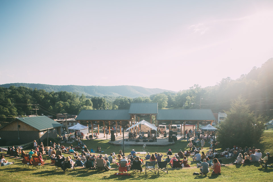 Fresh Peaches, Outdoor Theater, and River Trails: Inside the Best-Kept Blue Ridge Secret!